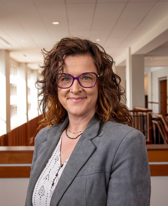 Professional photo of Dr. Lisa Gunter.